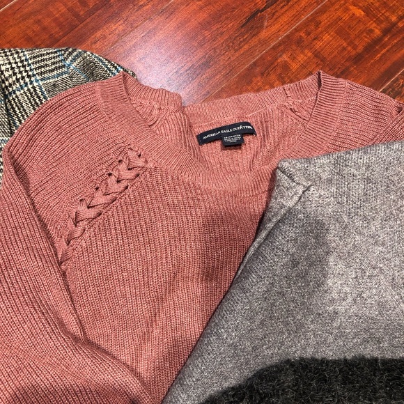 Bundle. Sweaters/ Jacket/Vest. ( 5 items - 50$). - Picture 4 of 7